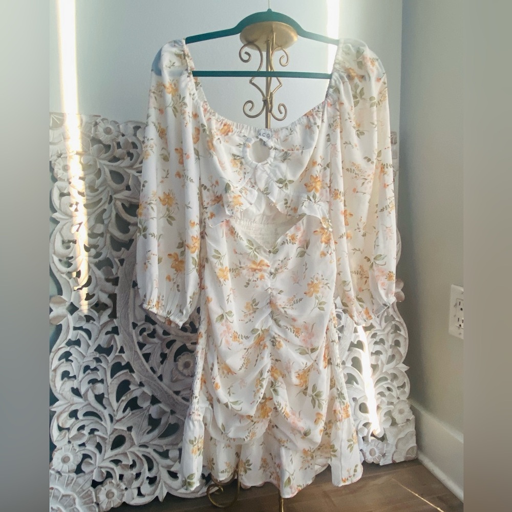 Stunning Bodycon Floral Dress - Medium Balloon Sleeves White